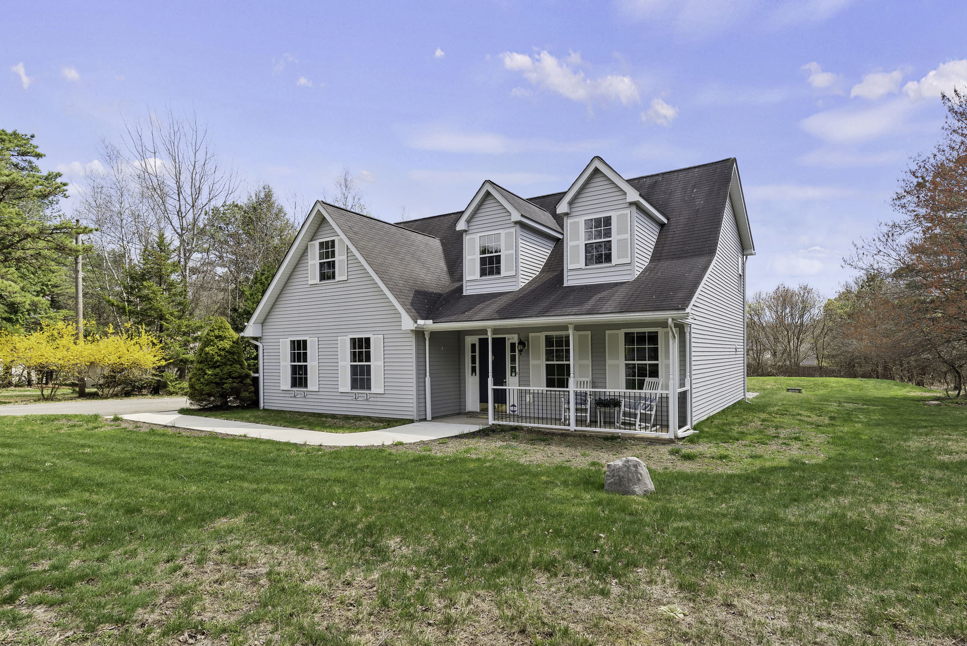 Pictures of the outside of a house